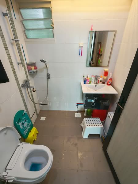 296B Bukit Batok Street 22, 296B Bukit Batok Street 22, 3 Bedrooms, 990 sqft, HDB Flat For Sale, by Jose Loh Zhenhao, 500170270 - Bathroom - PropertyGuru.com.sg
