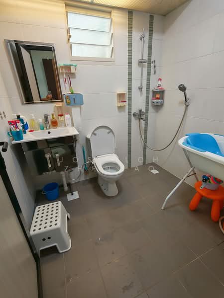 296B Bukit Batok Street 22, 296B Bukit Batok Street 22, 3 Bedrooms, 990 sqft, HDB Flat For Sale, by Jose Loh Zhenhao, 500170270 - Bathroom - PropertyGuru.com.sg