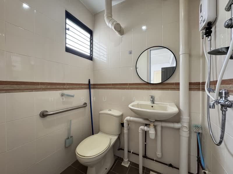 50 Chai Chee Street, 50 Chai Chee Street, 2 Bedrooms, 732 sqft, HDB Flat For Sale, by Ho Shu Fang ., 500170294 - Bathroom - PropertyGuru.com.sg