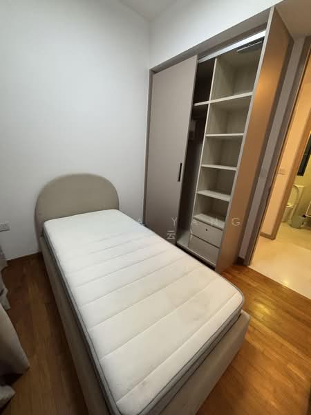 J Gateway, 2 Gateway Drive, Room Rental, 120 sqft, Condominium For Rent, by Linda Yang (杨凌云), 500170298 - Bedroom - PropertyGuru.com.sg