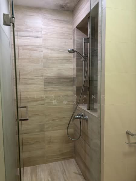 J Gateway, 2 Gateway Drive, Room Rental, 120 sqft, Condominium For Rent, by Linda Yang (杨凌云), 500170298 - Bathroom - PropertyGuru.com.sg
