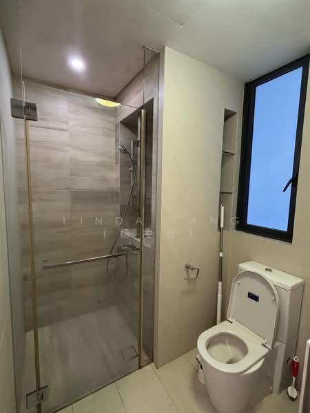 J Gateway, 2 Gateway Drive, Room Rental, 120 sqft, Condominium For Rent, by Linda Yang (杨凌云), 500170298 - Bathroom - PropertyGuru.com.sg