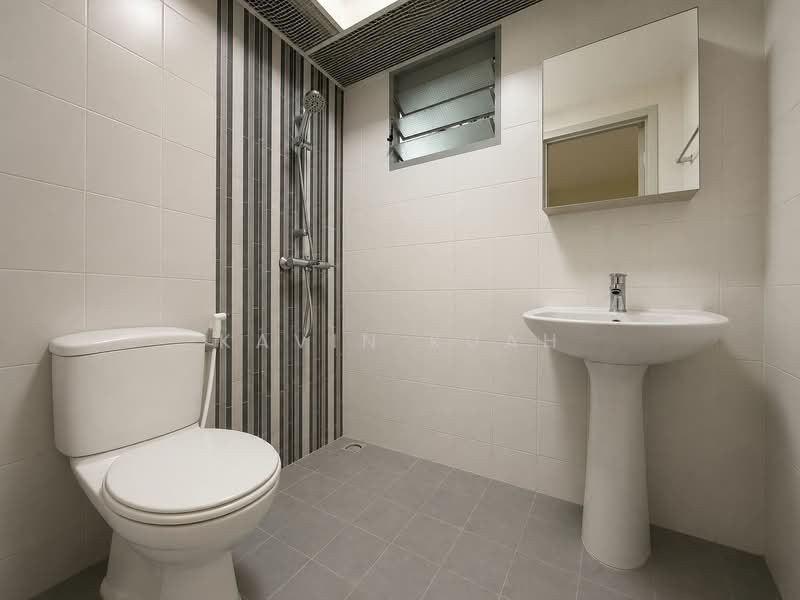 460 Segar Road, 460 Segar Road, 2 Bedrooms, 732 sqft, HDB Flat For Sale, by Kavin Kuah, 500170303 - Bathroom - PropertyGuru.com.sg