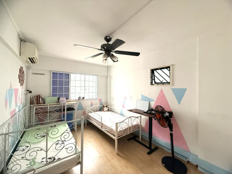 427 Yishun Avenue 11, 427 Yishun Avenue 11, 3 Bedrooms, 1,119 sqft, HDB Flat For Sale, by Elgin Tan, 500170306 - Bedroom - PropertyGuru.com.sg