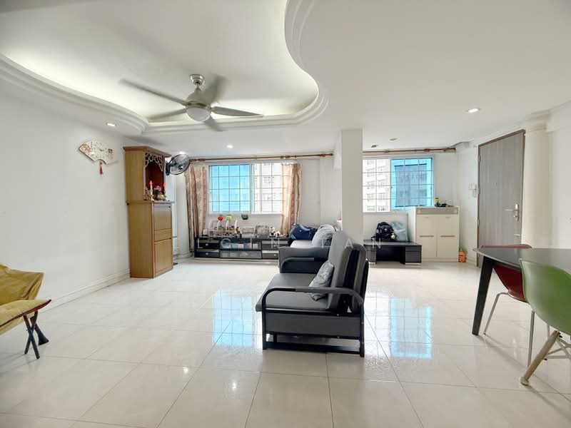 427 Yishun Avenue 11, 427 Yishun Avenue 11, 3 Bedrooms, 1,119 sqft, HDB Flat For Sale, by Elgin Tan, 500170306 - Living Room - PropertyGuru.com.sg