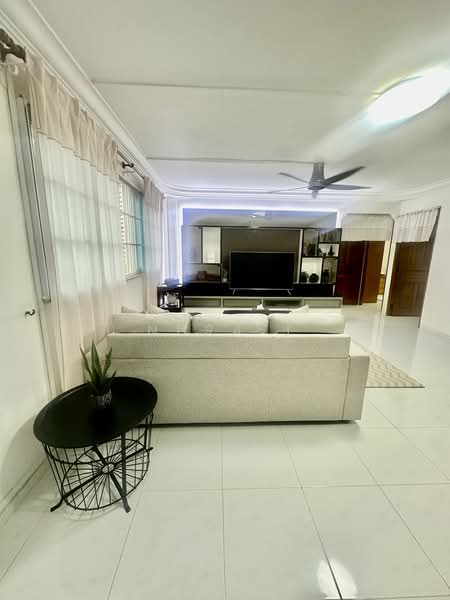 308 Bukit Batok Street 31, 308 Bukit Batok Street 31, 3 Bedrooms, 1,054 sqft, HDB Flat For Sale, by Nura J, 500170309 - Living Room - PropertyGuru.com.sg