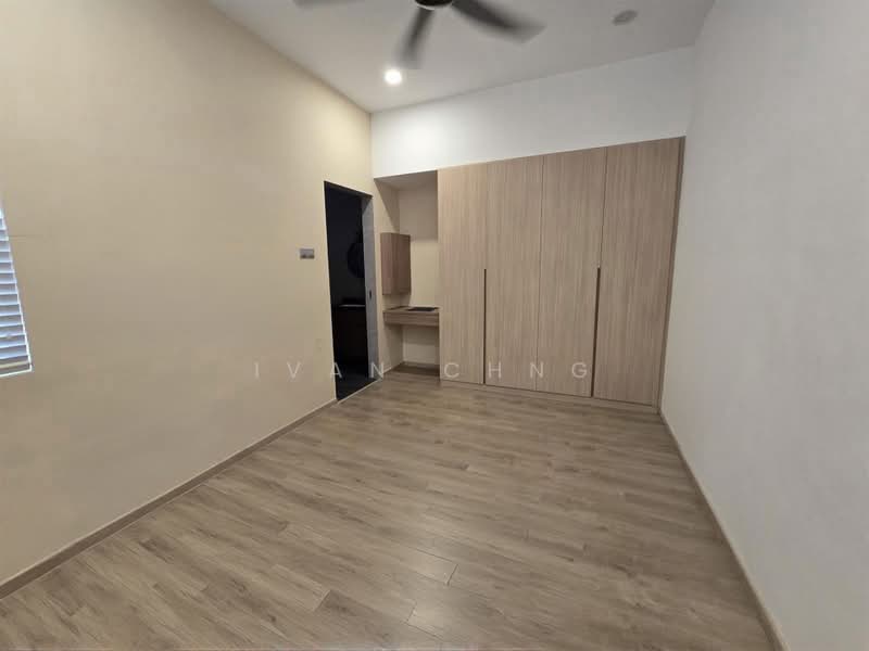 LANDED7772@ Wide Frontage Corner Terrace FH Good Land Size, Upper Serangoon, Hougang / Punggol / Sengkang, 3 Bedrooms, 2,500 sqft, Corner Terrace For Sale, by Ivan Chng, 500170311 - Bedroom - PropertyGuru.com.sg