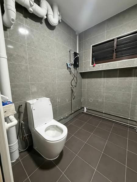 357 Yung An Road, 357 Yung An Road, 3 Bedrooms, 1,378 sqft, HDB Flat For Rent, by Kenny Poh, 500170348 - Bathroom - PropertyGuru.com.sg