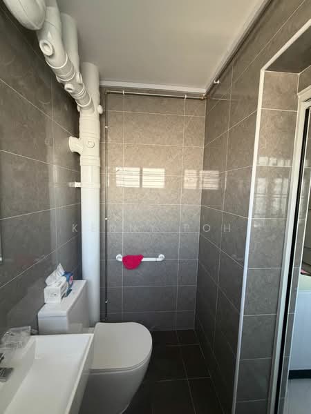 357 Yung An Road, 357 Yung An Road, 3 Bedrooms, 1,378 sqft, HDB Flat For Rent, by Kenny Poh, 500170348 - Bathroom - PropertyGuru.com.sg