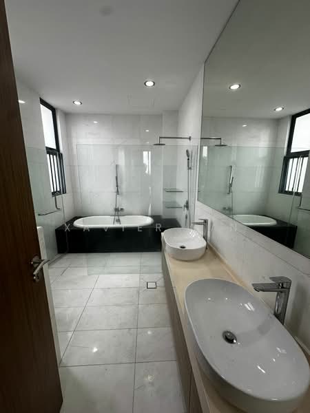 Ponggol Twenty-Fourth Ave, , 6 Bedrooms, 5,200 sqft, Detached House For Rent, by Xavier Gan, 500170363 - Master Bathroom - PropertyGuru.com.sg