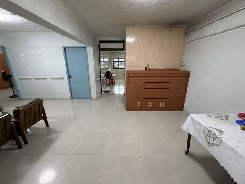 530 Jurong West Street 52, 530 Jurong West Street 52, 2 Bedrooms, 882 sqft, HDB Flat For Sale, by Alvin Tan, 500170368 - Living Room - PropertyGuru.com.sg