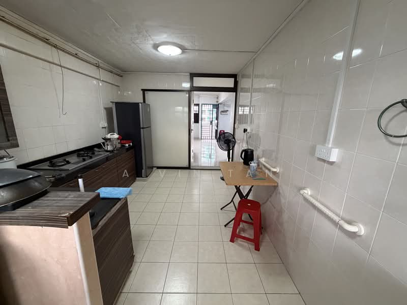 530 Jurong West Street 52, 530 Jurong West Street 52, 2 Bedrooms, 882 sqft, HDB Flat For Sale, by Alvin Tan, 500170368 - Kitchen - PropertyGuru.com.sg