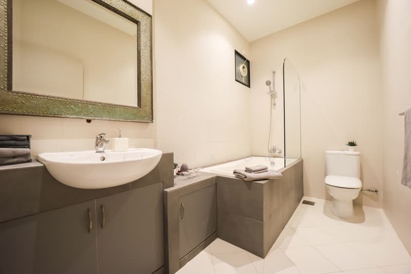 Ocean Park, 520 East Coast Road, 4 Bedrooms, 3,261 sqft, Condominium For Sale, by Felicia Ong, 500170370 - Bathroom - PropertyGuru.com.sg