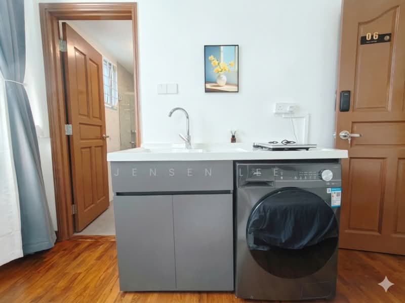 Huge Studio with private bath, washer and cooker, Westwood Crescent | Westwood Drive | Westwood Walk | Westwood Ave | Westwood Terrace, Room Rental, 180 sqft, Corner Terrace For Rent, by Jensen Lee, 500170383 - Interior - PropertyGuru.com.sg