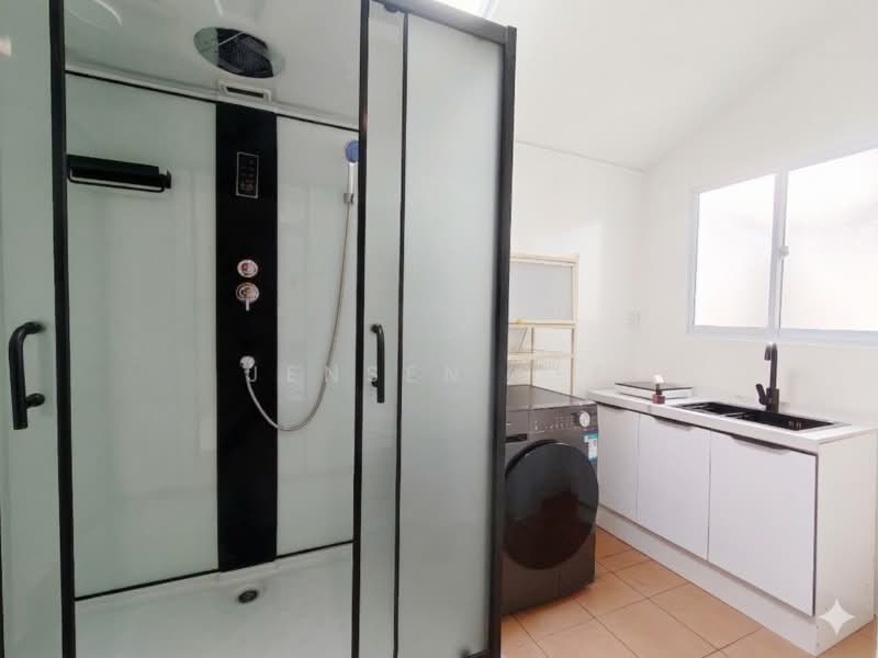 Huge Studio with private bath, washer and cooker, Westwood Crescent | Westwood Drive | Westwood Walk | Westwood Ave | Westwood Terrace, Room Rental, 180 sqft, Corner Terrace For Rent, by Jensen Lee, 500170383 - Bathroom - PropertyGuru.com.sg