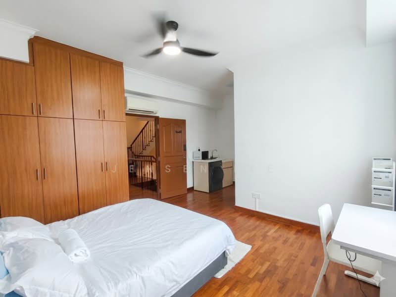 Huge Studio with private bath, washer and cooker, Westwood Crescent | Westwood Drive | Westwood Walk | Westwood Ave | Westwood Terrace, Room Rental, 180 sqft, Corner Terrace For Rent, by Jensen Lee, 500170383 - Bedroom - PropertyGuru.com.sg