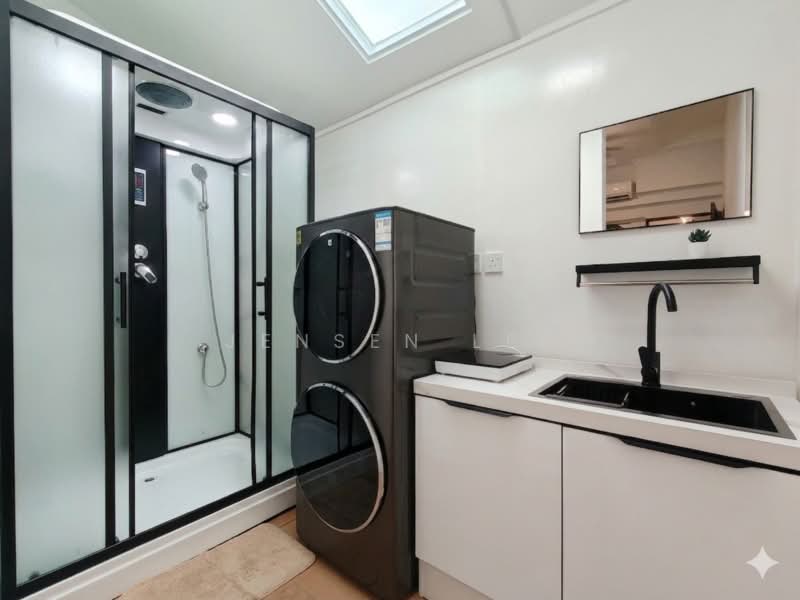 Huge Studio with private bath, washer and cooker, Westwood Crescent | Westwood Drive | Westwood Walk | Westwood Ave | Westwood Terrace, Room Rental, 180 sqft, Corner Terrace For Rent, by Jensen Lee, 500170383 - Bathroom - PropertyGuru.com.sg