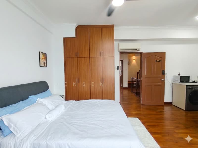 Huge Studio with private bath, washer and cooker, Westwood Crescent | Westwood Drive | Westwood Walk | Westwood Ave | Westwood Terrace, Room Rental, 180 sqft, Corner Terrace For Rent, by Jensen Lee, 500170383 - PropertyGuru.com.sg