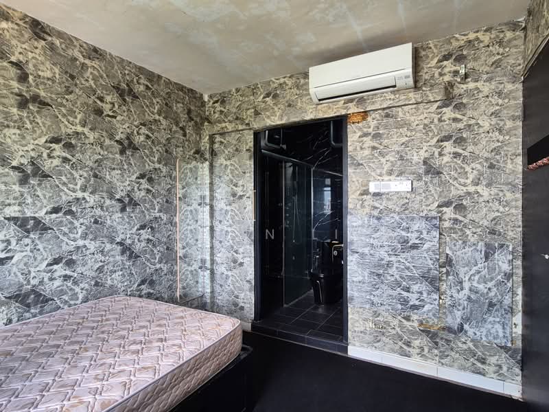 366 Clementi Avenue 2, 366 Clementi Avenue 2, 2 Bedrooms, 656 sqft, HDB Flat For Sale, by Martin Liew, 500170401 - Bedroom - PropertyGuru.com.sg