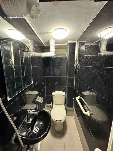 38 Teban Gardens Road, 38 Teban Gardens Road, 2 Bedrooms, 721 sqft, HDB Flat For Sale, by Bala .S, 500170406 - Bathroom - PropertyGuru.com.sg