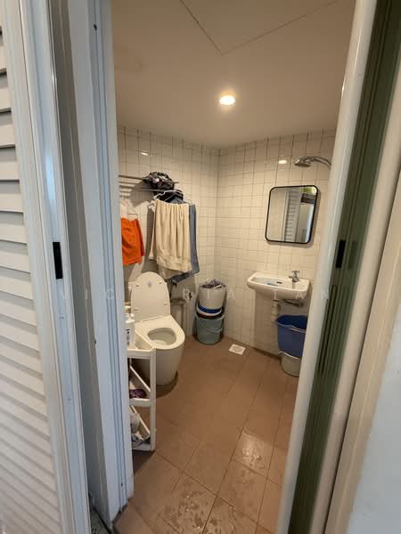 The Draycott, 50 Draycott Park, 3 Bedrooms, 2,637 sqft, Condominium For Sale, by Victoria Tan, 500170408 - Yard Bathroom - PropertyGuru.com.sg