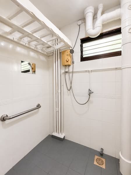 18 Bedok South Road, 18 Bedok South Road, 2 Bedrooms, 700 sqft, HDB Flat For Sale, by Fadzlin MNoor, 500170412 - Bathroom - PropertyGuru.com.sg