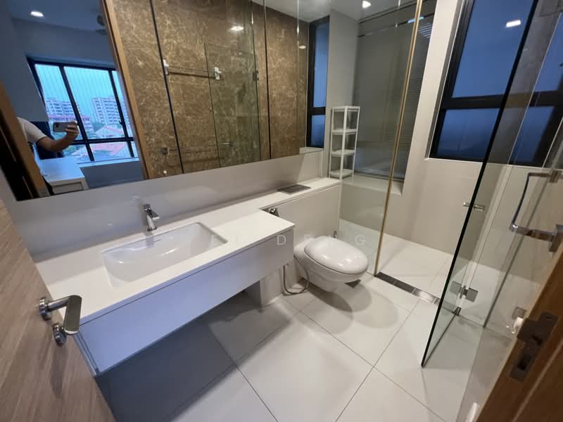 d'Leedon (Former Farrer Court), 13 Leedon Heights, 2 Bedrooms, 1,076 sqft, Condominium For Sale, by WEI DENG, 500170423 - Bathroom - PropertyGuru.com.sg