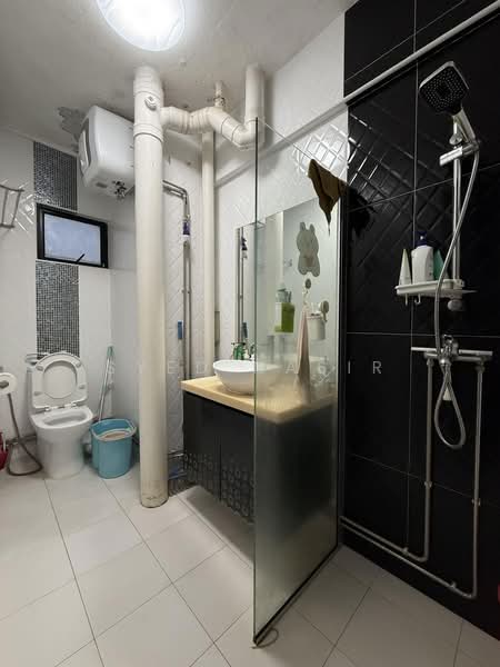 705 Hougang Avenue 2, 705 Hougang Avenue 2, 4 Bedrooms, 1,593 sqft, HDB Flat For Sale, by Syed Nasir, 500170442 - Bathroom - PropertyGuru.com.sg