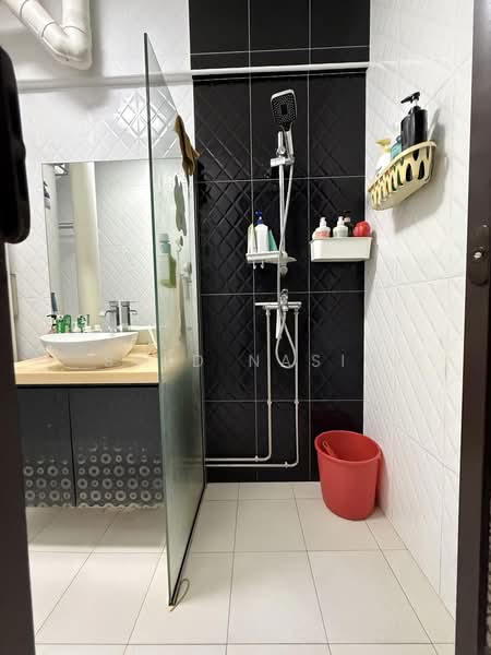 705 Hougang Avenue 2, 705 Hougang Avenue 2, 4 Bedrooms, 1,593 sqft, HDB Flat For Sale, by Syed Nasir, 500170442 - Bathroom - PropertyGuru.com.sg