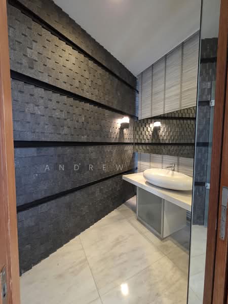 Exclusive Corner Bungalow @ Cove Way, Cove Way, 5 Bedrooms, 10,500 sqft, Bungalow House For Sale, by Andrew Tan, 500170452 - Bathroom - PropertyGuru.com.sg