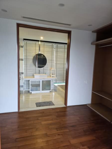 Exclusive Corner Bungalow @ Cove Way, Cove Way, 5 Bedrooms, 10,500 sqft, Bungalow House For Sale, by Andrew Tan, 500170452 - Master Bathroom - PropertyGuru.com.sg