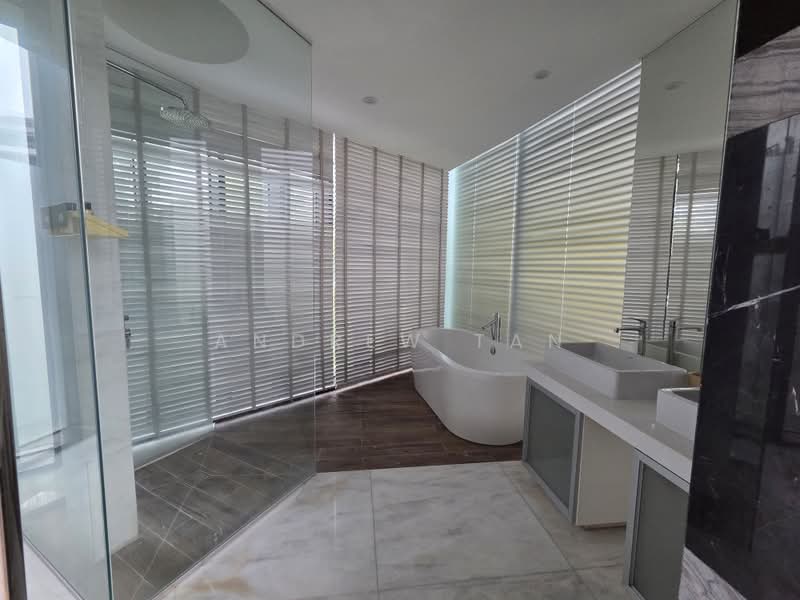 Exclusive Corner Bungalow @ Cove Way, Cove Way, 5 Bedrooms, 10,500 sqft, Bungalow House For Sale, by Andrew Tan, 500170452 - Junior Suite (Bathroom) - PropertyGuru.com.sg