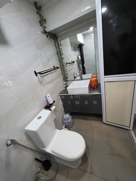 740 Woodlands Circle, 740 Woodlands Circle, 3 Bedrooms, 1,098 sqft, HDB Flat For Sale, by Chal Sulaiman, 500170455 - Bathroom - PropertyGuru.com.sg