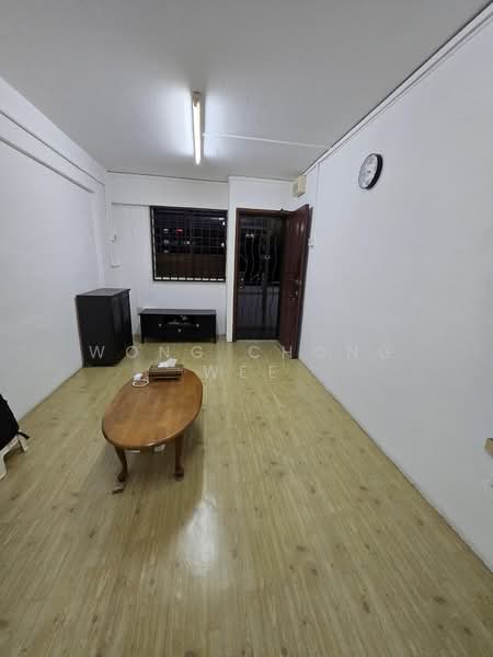 740 Yishun Avenue 5, 740 Yishun Avenue 5, 2 Bedrooms, 721 sqft, HDB Flat For Sale, by Wong Chong Wee, 500170460 - Living Room - PropertyGuru.com.sg