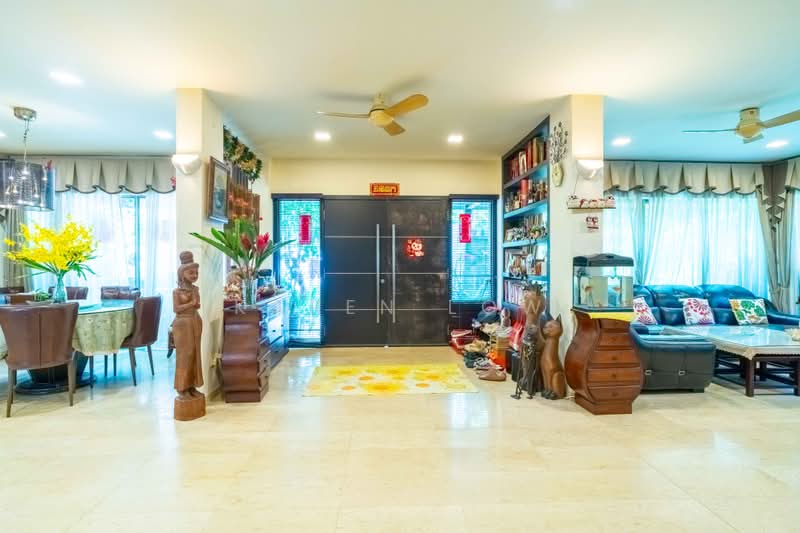 ❤️ Cheap Corner 3.5 Storey Semi-D mins to Pasir Panjang MRT, Jalan Mat Jambol, Jambol Place, Springwood Crescent, 9 Bedrooms, 5,000 sqft, Semi-Detached House For Sale, by Karen Low, 500170476 - Entrance - PropertyGuru.com.sg