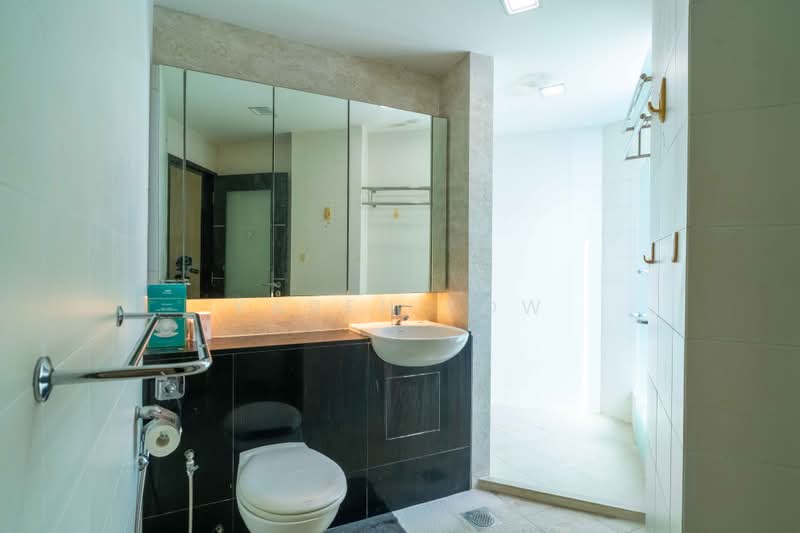 ❤️ Cheap Corner 3.5 Storey Semi-D mins to Pasir Panjang MRT, Jalan Mat Jambol, Jambol Place, Springwood Crescent, 9 Bedrooms, 5,000 sqft, Semi-Detached House For Sale, by Karen Low, 500170476 - Bathroom - PropertyGuru.com.sg