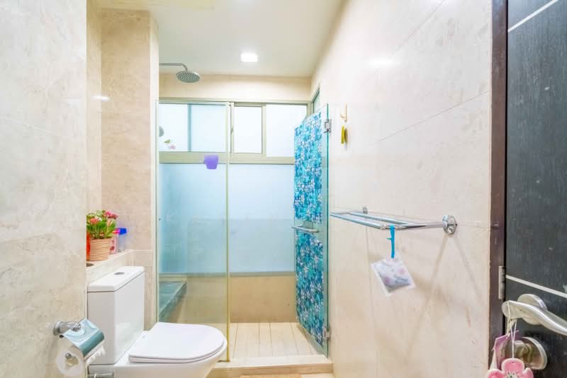 ❤️ Cheap Corner 3.5 Storey Semi-D mins to Pasir Panjang MRT, Jalan Mat Jambol, Jambol Place, Springwood Crescent, 9 Bedrooms, 5,000 sqft, Semi-Detached House For Sale, by Karen Low, 500170476 - Bathroom - PropertyGuru.com.sg