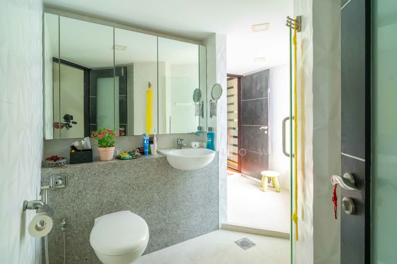 ❤️ Cheap Corner 3.5 Storey Semi-D mins to Pasir Panjang MRT, Jalan Mat Jambol, Jambol Place, Springwood Crescent, 9 Bedrooms, 5,000 sqft, Semi-Detached House For Sale, by Karen Low, 500170476 - Bathroom - PropertyGuru.com.sg
