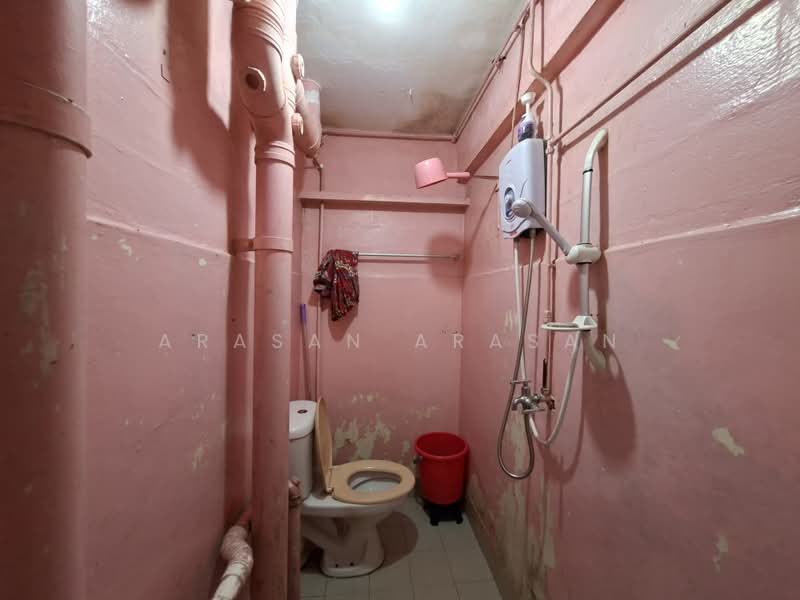 32 Jalan Bahagia, 32 Jalan Bahagia, 2 Bedrooms, 602 sqft, HDB Flat For Sale, by Arasan Arasan, 500170477 - Bathroom 1 - PropertyGuru.com.sg
