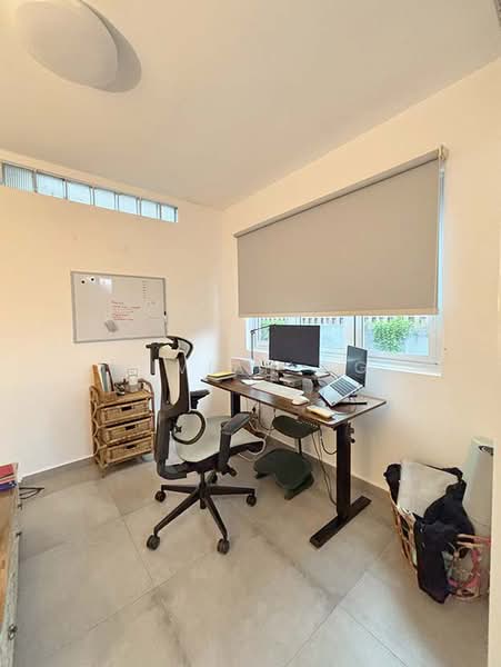 Hillcrest Road, Hillcrest, 5 Bedrooms, 2,368 sqft, Terraced House For Sale, by Vivian Ng, 500170478 - Study - PropertyGuru.com.sg