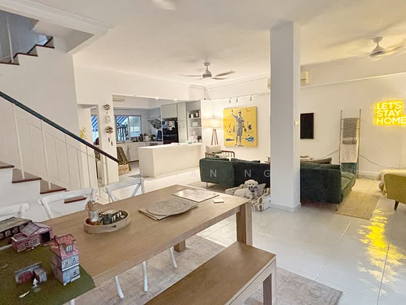 Hillcrest Road, Hillcrest, 5 Bedrooms, 2,368 sqft, Terraced House For Sale, by Vivian Ng, 500170478 - Living Room - PropertyGuru.com.sg