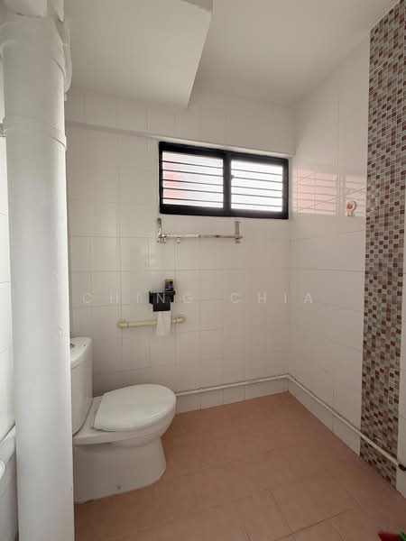 105 Potong Pasir Avenue 1, 105 Potong Pasir Avenue 1, 2 Bedrooms, 742 sqft, HDB Flat For Rent, by Ching Chia, 500170479 - Bathroom - PropertyGuru.com.sg