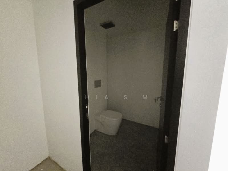 Mohamed Sultan Road / River Valley Road, Mohamed Sultan Road, 2,199 sqft, Shop / Shophouse For Rent, by Chia S M, 500170481 - Bathroom - CommercialGuru.com.sg