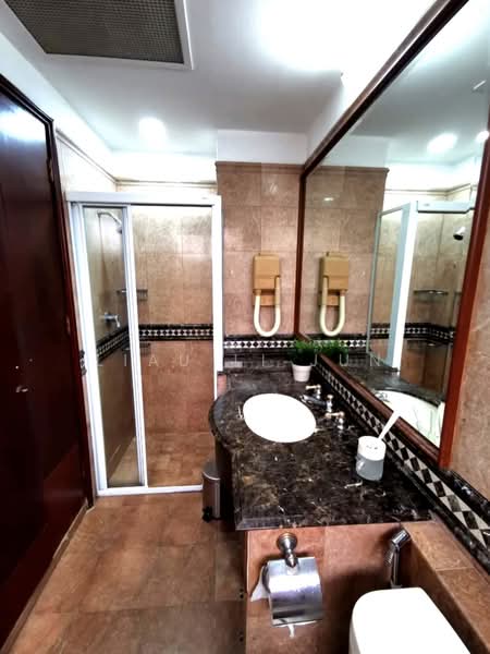 Dover Parkview, 36 Dover Rise, Room Rental, 220 sqft, Condominium For Rent, by Liau Li Jun, 500170496 - Bathroom - PropertyGuru.com.sg