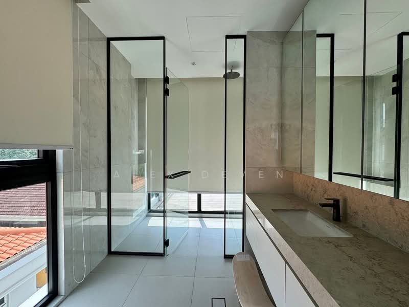 BROADRICK ROAD SIGNATURE DETACHED - THE COURTYARDS, Broadrick Road, 7 Bedrooms, 9,256 sqft, Detached House For Rent, by Alex Deven, 500170498 - Bathroom - PropertyGuru.com.sg