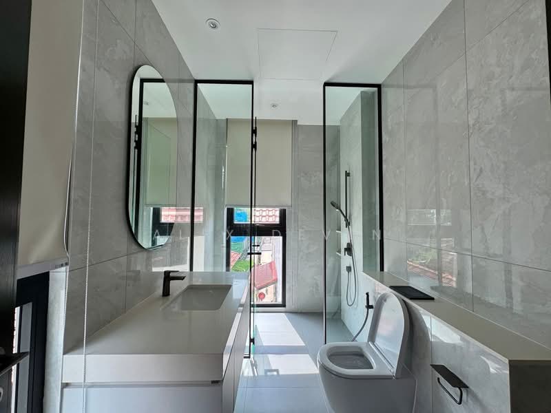BROADRICK ROAD SIGNATURE DETACHED - THE COURTYARDS, Broadrick Road, 7 Bedrooms, 9,256 sqft, Detached House For Rent, by Alex Deven, 500170498 - Bathroom - PropertyGuru.com.sg