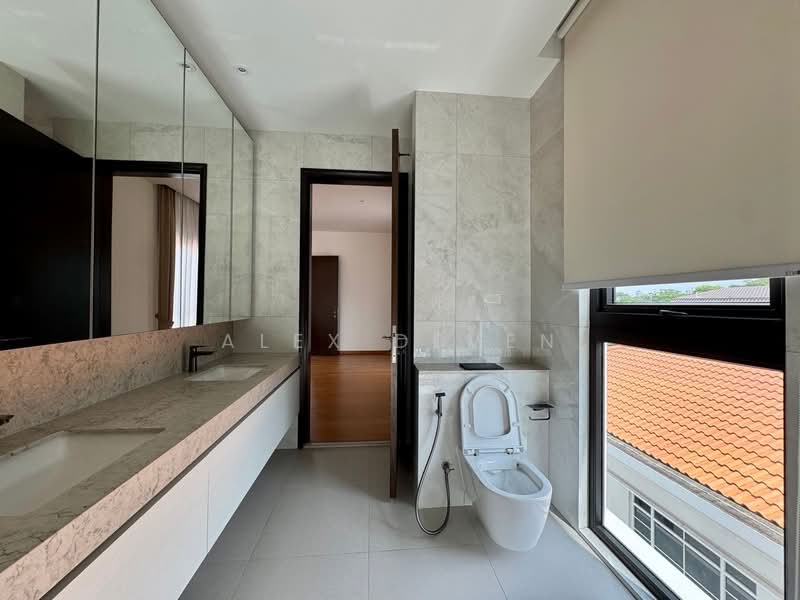 BROADRICK ROAD SIGNATURE DETACHED - THE COURTYARDS, Broadrick Road, 7 Bedrooms, 9,256 sqft, Detached House For Rent, by Alex Deven, 500170498 - Bathroom - PropertyGuru.com.sg