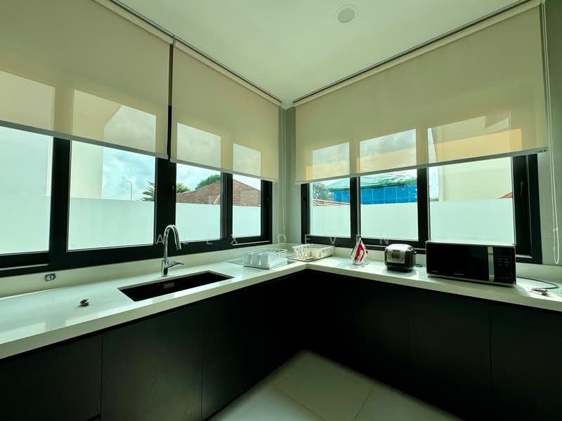 BROADRICK ROAD SIGNATURE DETACHED - THE COURTYARDS, Broadrick Road, 7 Bedrooms, 9,256 sqft, Detached House For Rent, by Alex Deven, 500170498 - Kitchen - PropertyGuru.com.sg