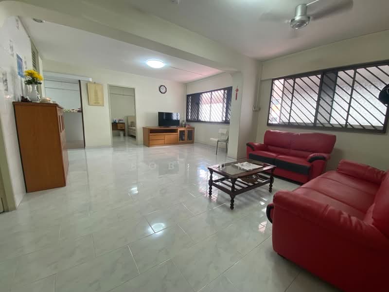 713 Jurong West Street 71, 713 Jurong West Street 71, 3 Bedrooms, 1,119 sqft, HDB Flat For Sale, by Bob Hum, 500170514 - Living Room - PropertyGuru.com.sg