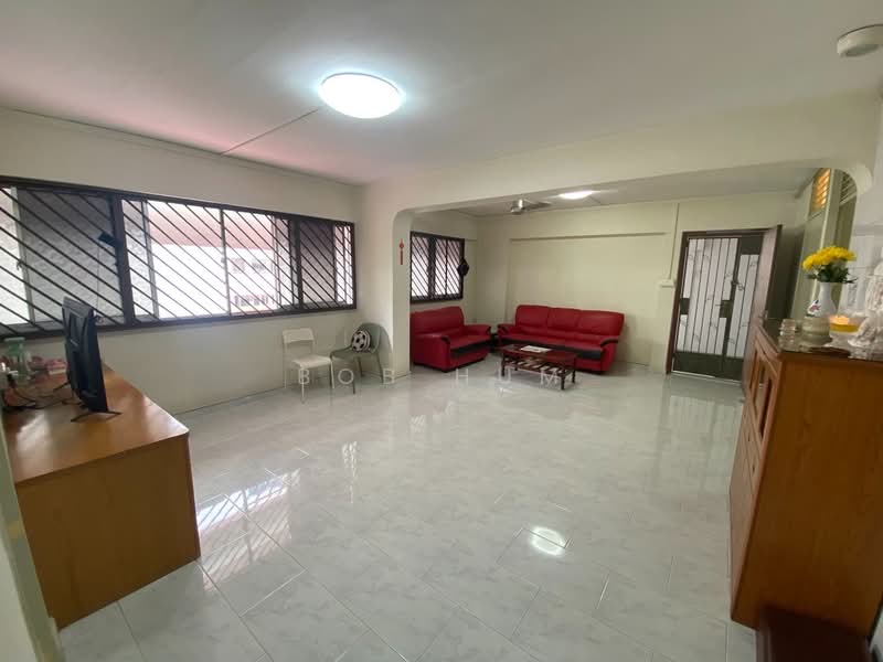 713 Jurong West Street 71, 713 Jurong West Street 71, 3 Bedrooms, 1,119 sqft, HDB Flat For Sale, by Bob Hum, 500170514 - Living Room - PropertyGuru.com.sg